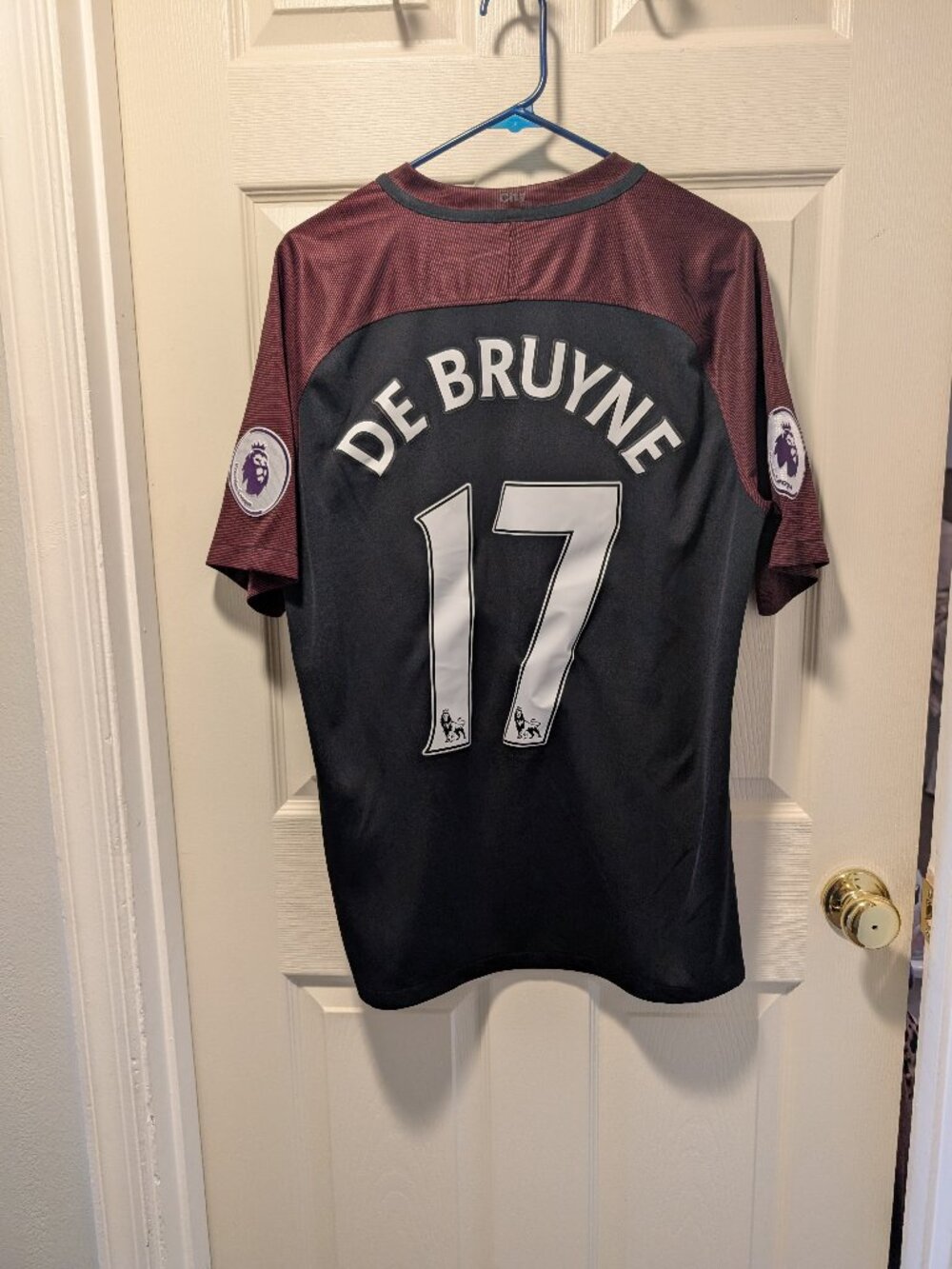 Men's Large Manchester City Replica Jersey 2016 / 2017 Away De Bruyne